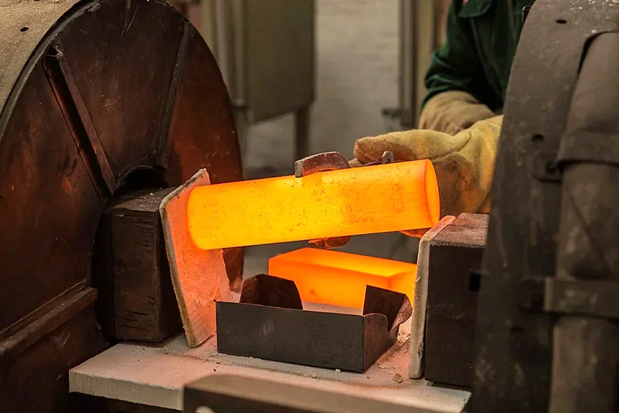 Hot AlNiCo Casting