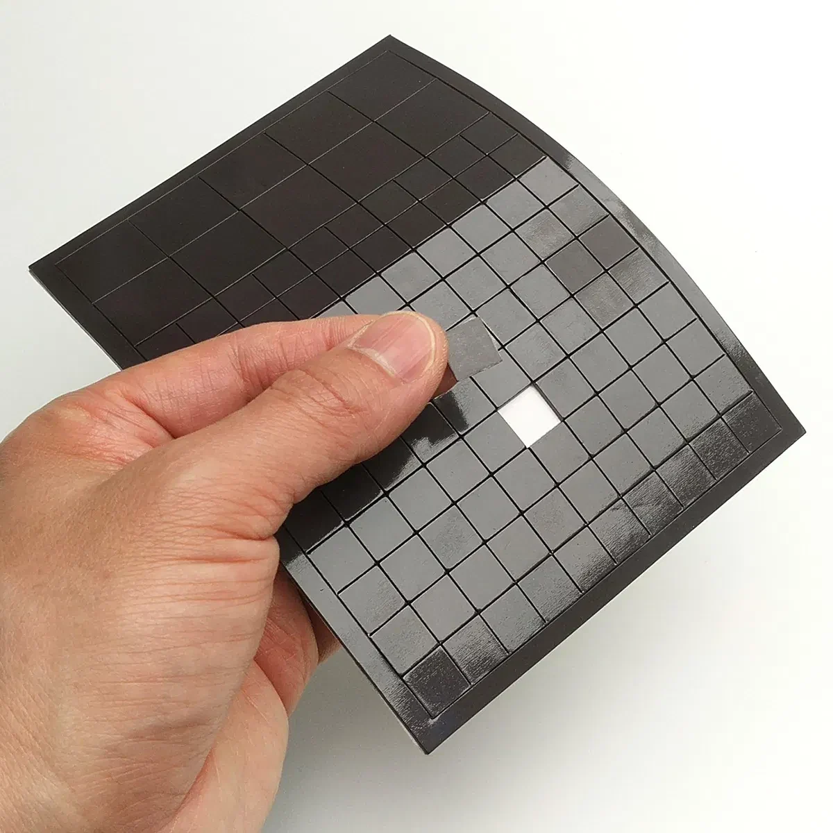 Kiss-cut and die-cut flexible magnet parts