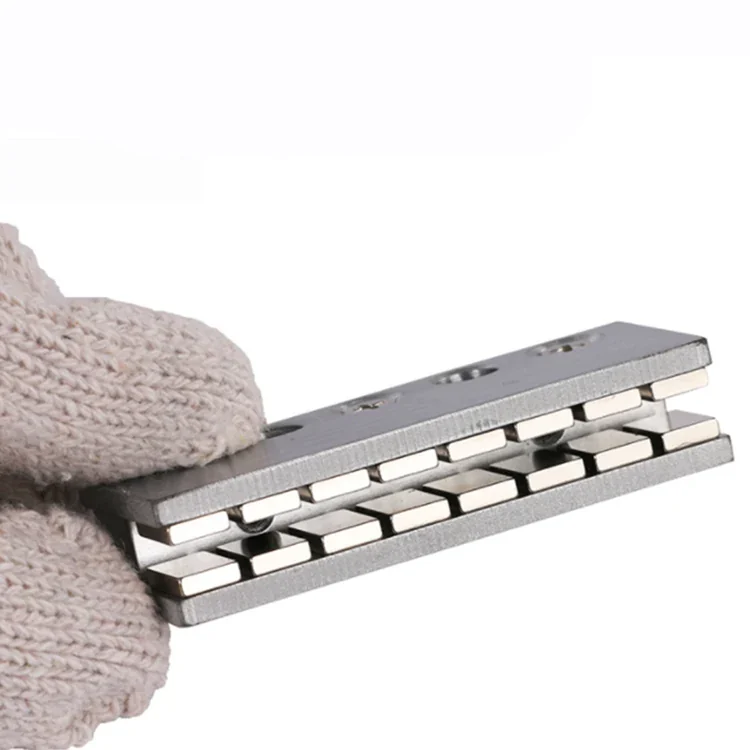Linear Halbach magnet array